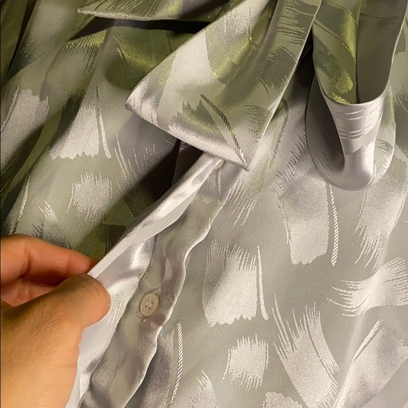 Elegant Button up - Picture 5 of 5